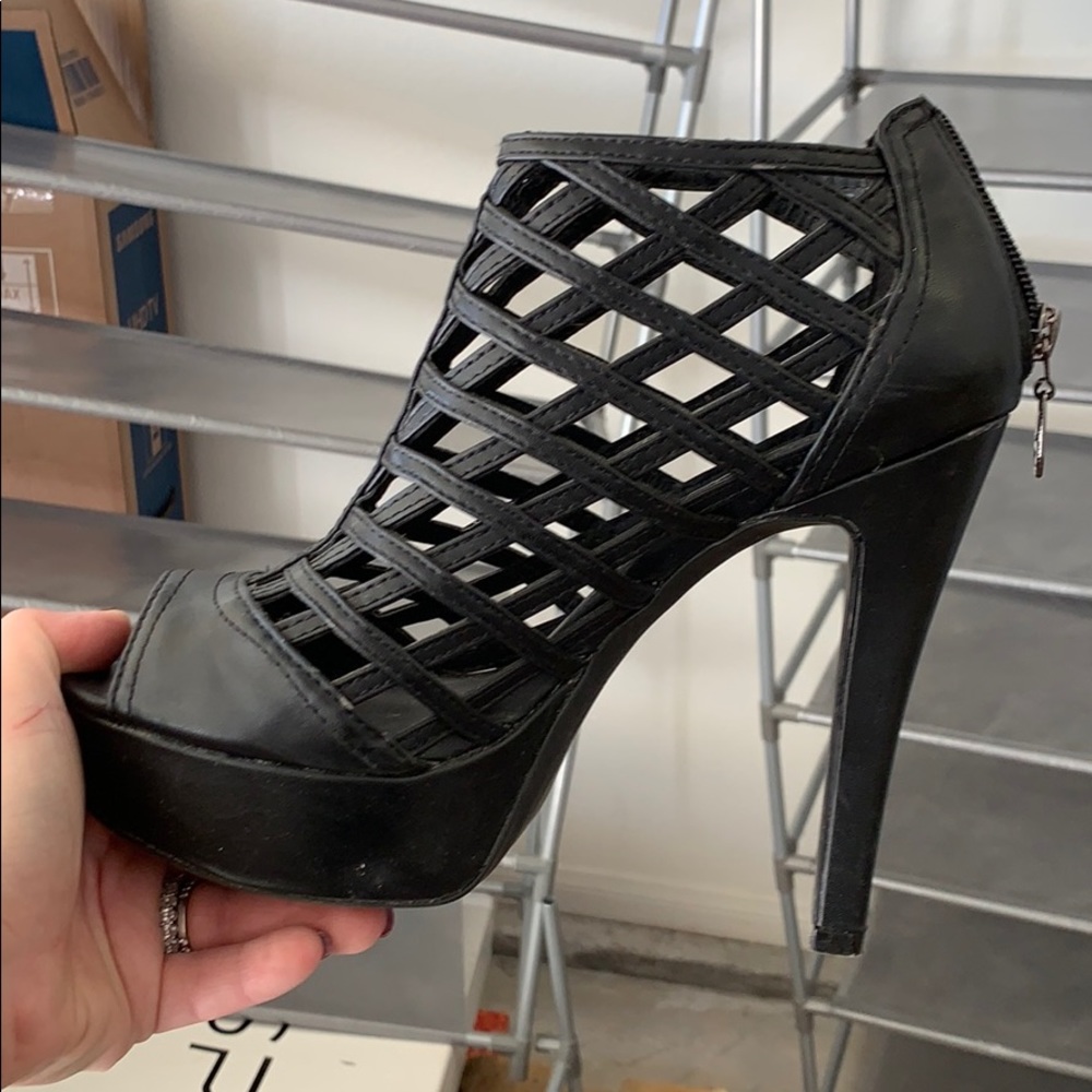 Black  guess heels